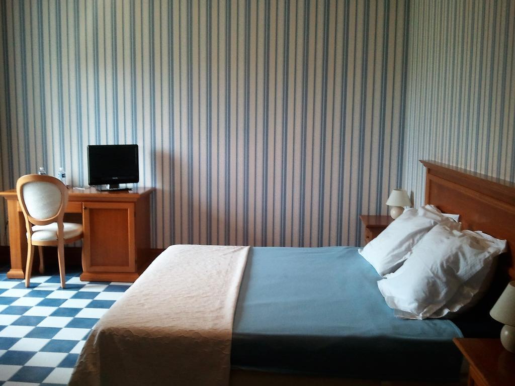 Chateau Sainte Marie Hotel Dompierre-sur-Charente Kamer foto