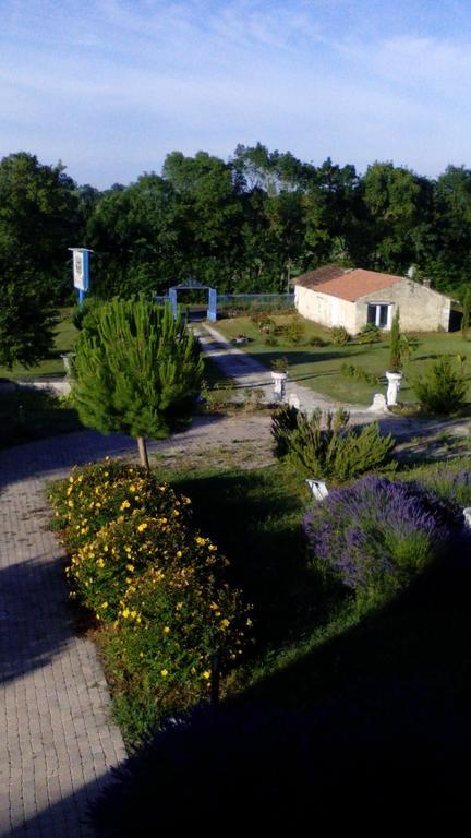 Chateau Sainte Marie Hotel Dompierre-sur-Charente Buitenkant foto